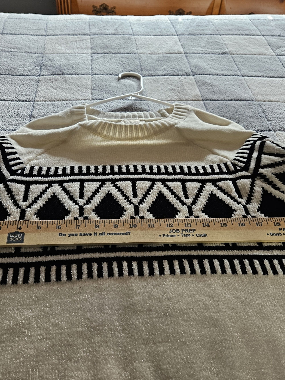 Women's Black & White Patterned Crewneck Sweater - Picture 6 of 11